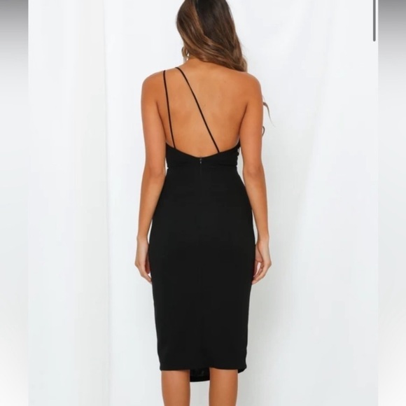 NWT Hello Molly Taking it Back One Shoulder Dress Black M Wedding Guest Formal - Picture 2 of 6